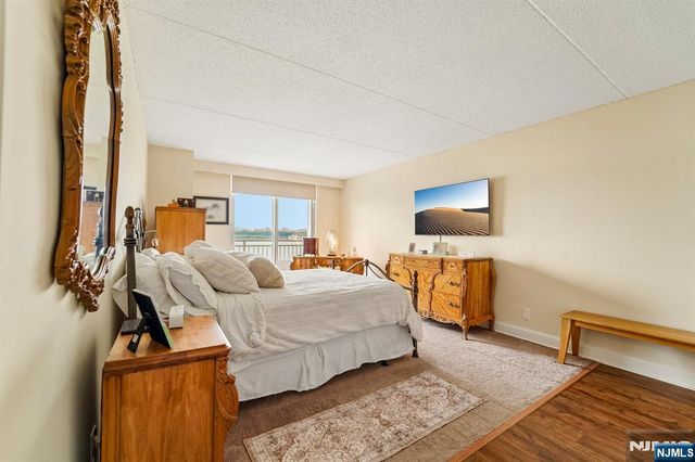 1077 River Road 903, Edgewater, NJ 07020