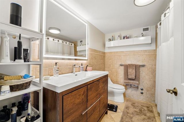 1077 River Road 903, Edgewater, NJ 07020