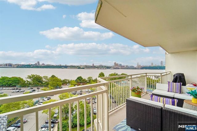 1077 River Road 903, Edgewater, NJ 07020