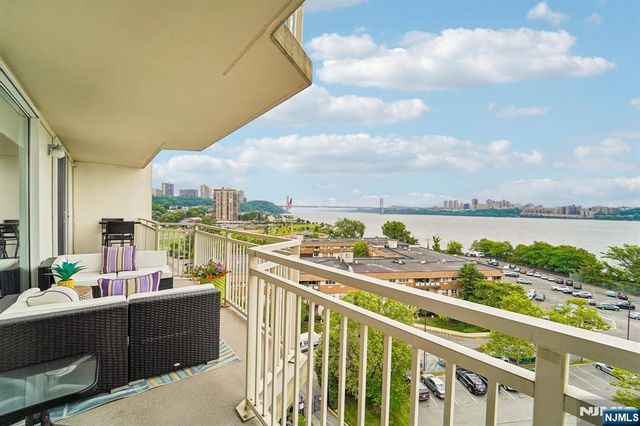 1077 River Road 903, Edgewater, NJ 07020