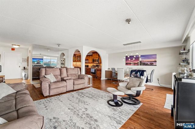 1077 River Road 903, Edgewater, NJ 07020