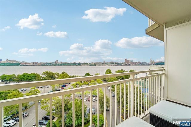 1077 River Road 903, Edgewater, NJ 07020