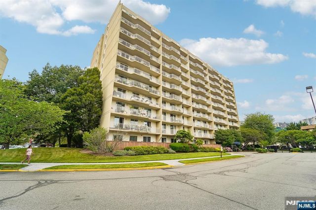 1077 River Road 903, Edgewater, NJ 07020