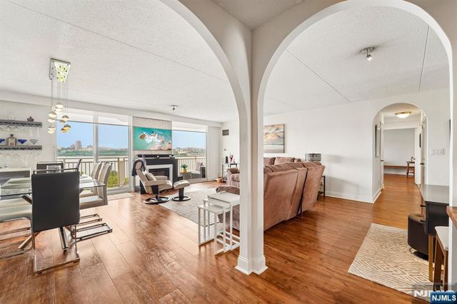 1077 River Road 903, Edgewater, NJ 07020
