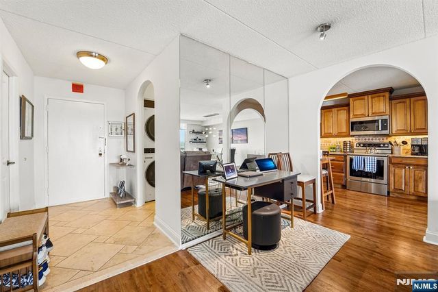 1077 River Road 903, Edgewater, NJ 07020
