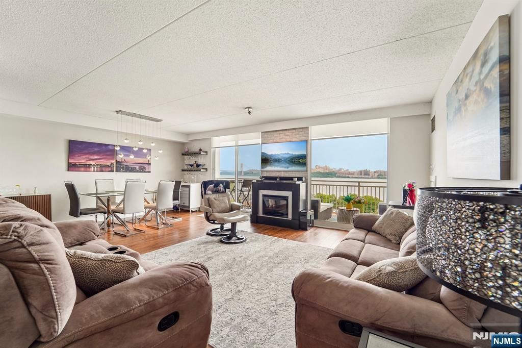 1077 River Road 903, Edgewater, NJ 07020