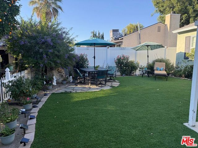 7713 Genesta Avenue, Lake Balboa, CA 91406