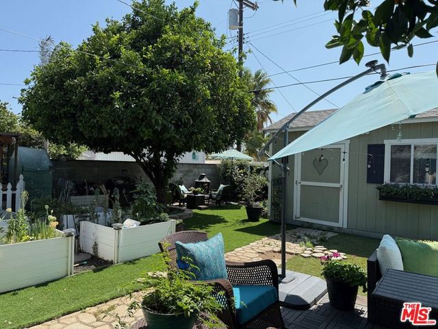 7713 Genesta Avenue, Lake Balboa, CA 91406