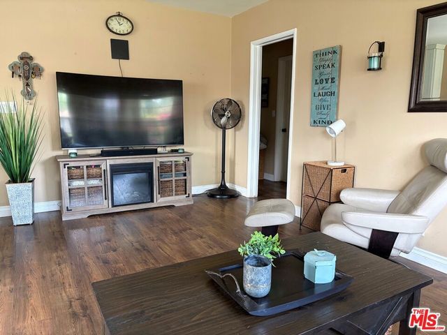 7713 Genesta Avenue, Lake Balboa, CA 91406