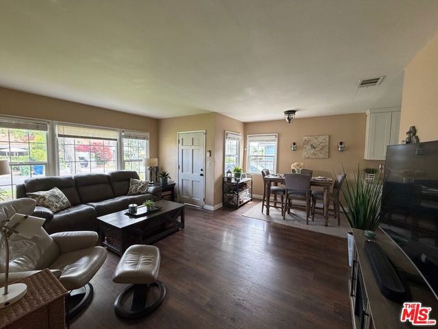 7713 Genesta Avenue, Lake Balboa, CA 91406