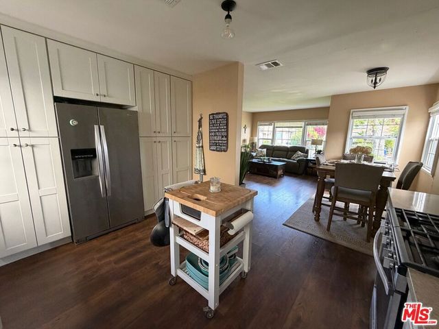 7713 Genesta Avenue, Lake Balboa, CA 91406