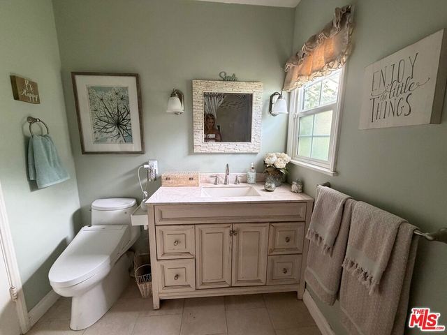 7713 Genesta Avenue, Lake Balboa, CA 91406