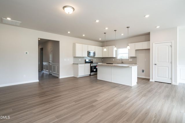 1672 Elk Run Drive, Fayetteville, NC 28312