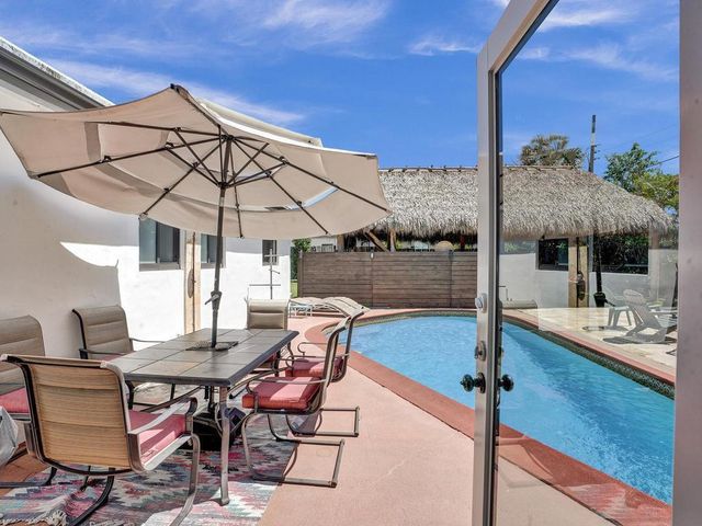 2099 NE 4th Court, Boca Raton, FL 33431