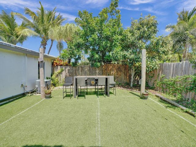 2099 NE 4th Court, Boca Raton, FL 33431