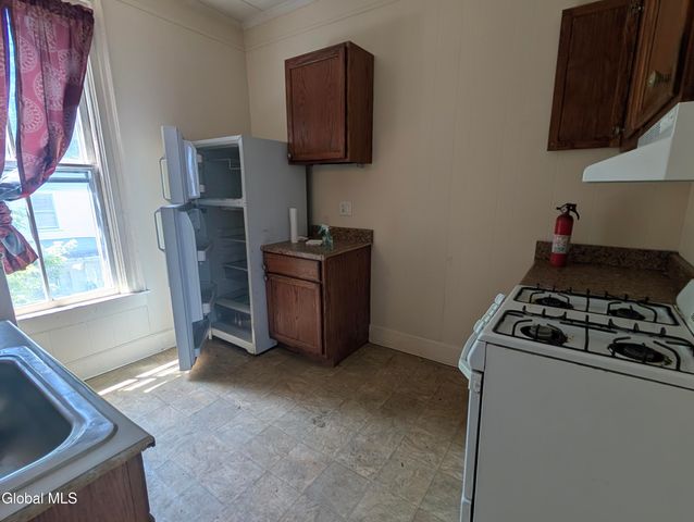 82 Grand Street, Gloversville, NY 12078