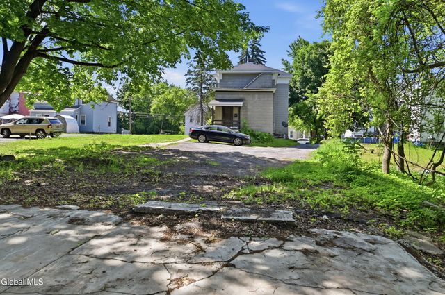 82 Grand Street, Gloversville, NY 12078
