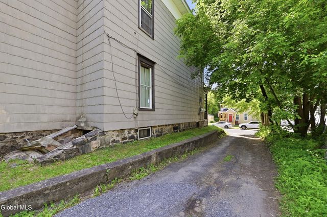 82 Grand Street, Gloversville, NY 12078