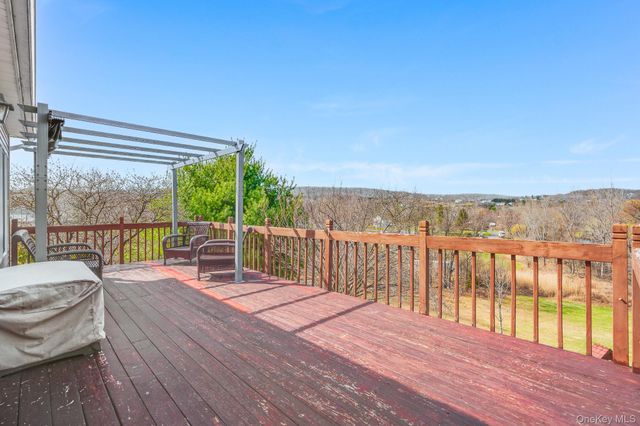 6 Silvestri Place, Marlboro, NY 12542