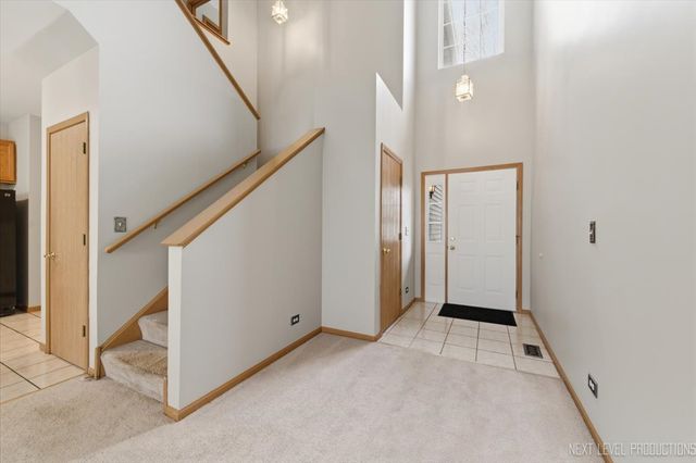 305 Thornwood Way C, South Elgin, IL 60177