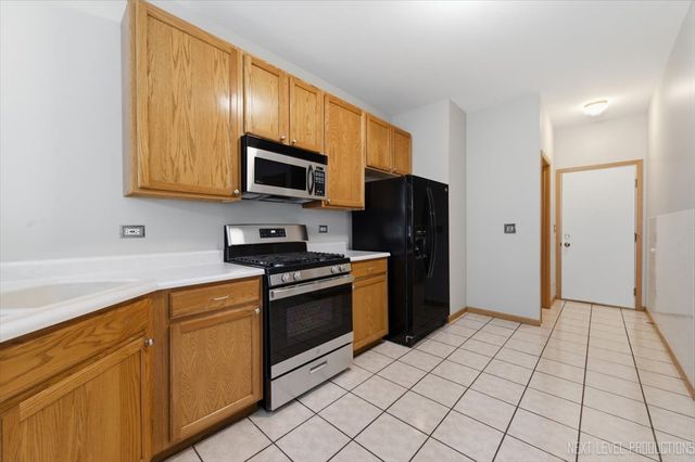 305 Thornwood Way C, South Elgin, IL 60177