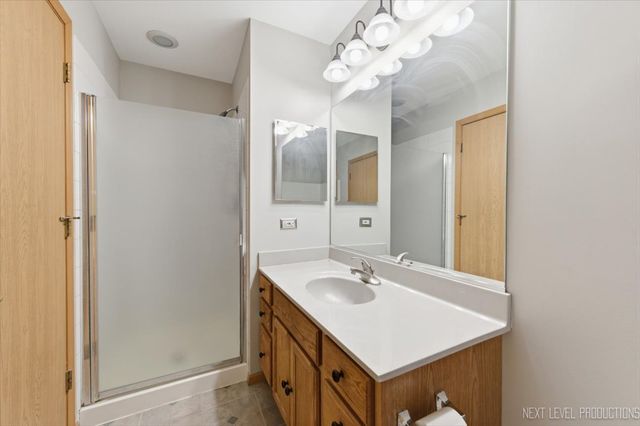 305 Thornwood Way C, South Elgin, IL 60177