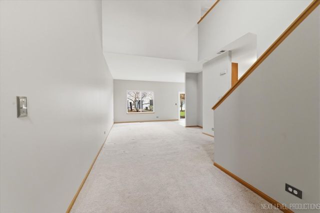 305 Thornwood Way C, South Elgin, IL 60177