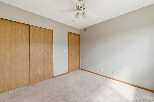 305 Thornwood Way C, South Elgin, IL 60177