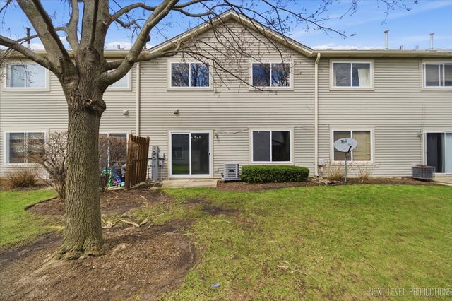 305 Thornwood Way C, South Elgin, IL 60177