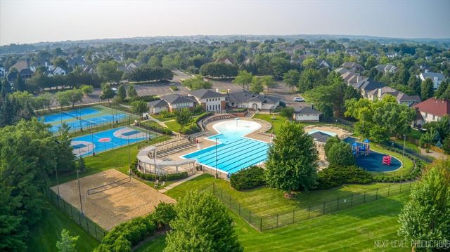 305 Thornwood Way C, South Elgin, IL 60177