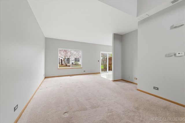 305 Thornwood Way C, South Elgin, IL 60177