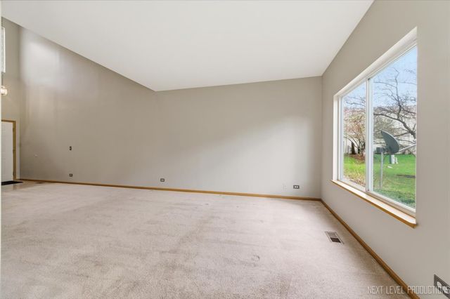305 Thornwood Way C, South Elgin, IL 60177