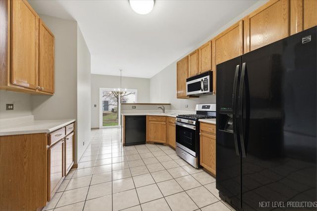 305 Thornwood Way C, South Elgin, IL 60177