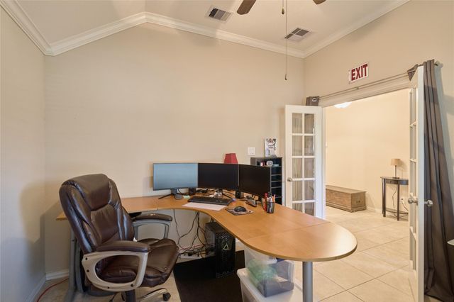 655 Oak Circle Drive E, Conroe, TX 77301
