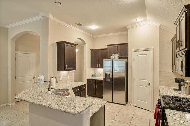 655 Oak Circle Drive E, Conroe, TX 77301