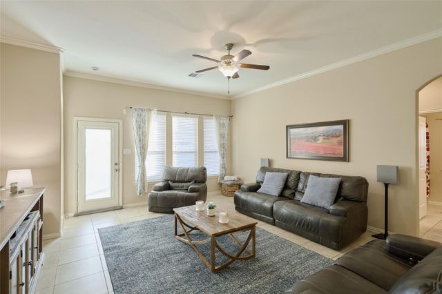 655 Oak Circle Drive E, Conroe, TX 77301