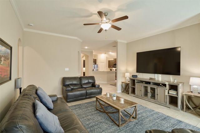 655 Oak Circle Drive E, Conroe, TX 77301