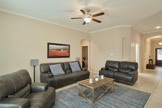 655 Oak Circle Drive E, Conroe, TX 77301