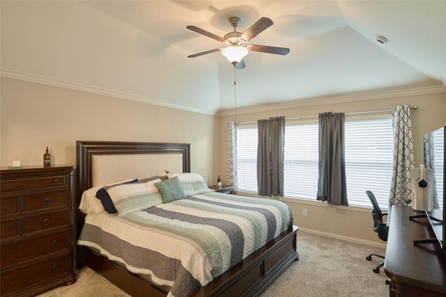 655 Oak Circle Drive E, Conroe, TX 77301