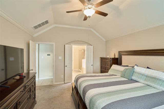 655 Oak Circle Drive E, Conroe, TX 77301
