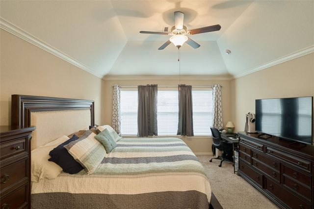 655 Oak Circle Drive E, Conroe, TX 77301