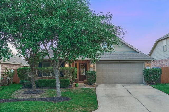 655 Oak Circle Drive E, Conroe, TX 77301