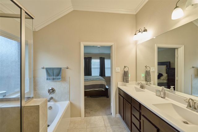 655 Oak Circle Drive E, Conroe, TX 77301