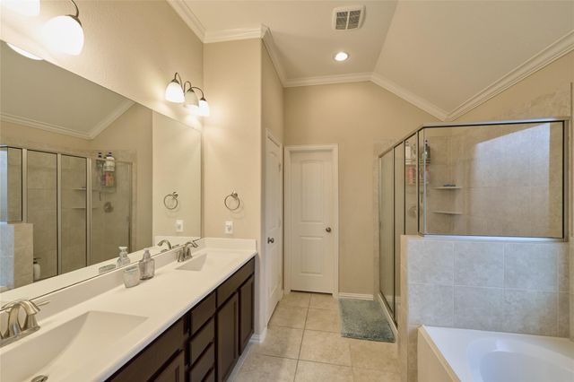 655 Oak Circle Drive E, Conroe, TX 77301