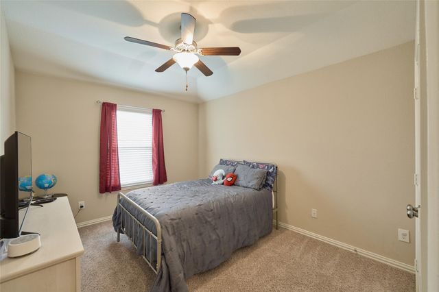 655 Oak Circle Drive E, Conroe, TX 77301