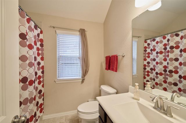 655 Oak Circle Drive E, Conroe, TX 77301