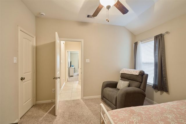655 Oak Circle Drive E, Conroe, TX 77301