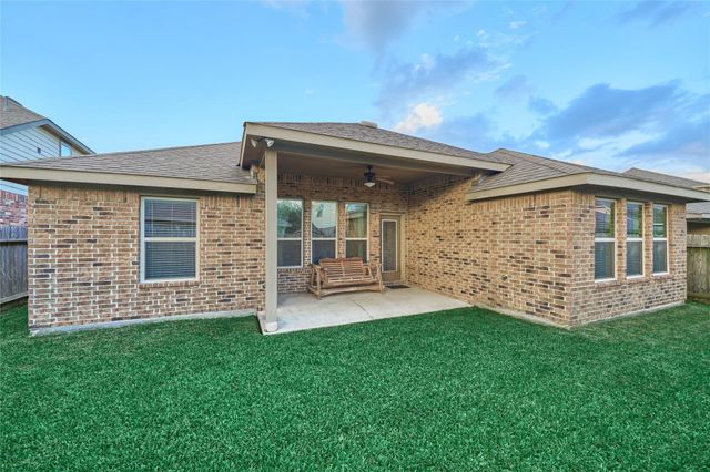 655 Oak Circle Drive E, Conroe, TX 77301