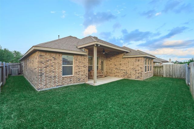 655 Oak Circle Drive E, Conroe, TX 77301