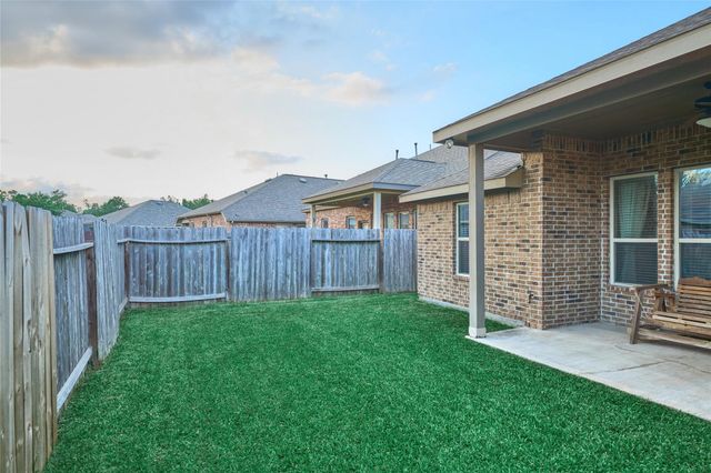 655 Oak Circle Drive E, Conroe, TX 77301